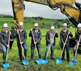 Spatenstich: Die Stadelmann & Stutz AG feierte den Spatenstich für das neue Produktionsareal. Dort sollen künftig alle Standorte vereint werden. (Bild: zVg.)