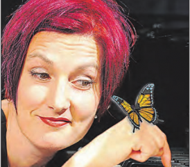 Esther Hasler ist eine begnadete Frauspielerin, solo im Duo mit Piano. (Bild: zVg.)