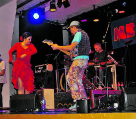 In die Beine gegangen ist vielen Zuschauerinnen und Zuschauern der Abend mit «Melrose» im Forum. (Bild: hh)