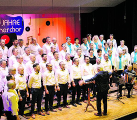 Der Männerchor Gunzwil zeigte die Freude und Begeisterung, bei dem was er tut und konnte das Publikum von Anfang bis Schluss mitreissen.. (Bilder jaf.)
