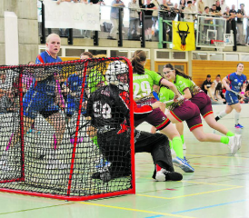 Kämpften um jedes Tor: Die Damen von Lok Reinach. (Bild: Roland Jaus)
