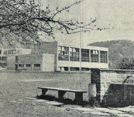 Trotz des neu gebauten Schulhauses Färberacker brauchte Unterkulm 1974 mehr Schulraum. (Bild: WB-Archiv)