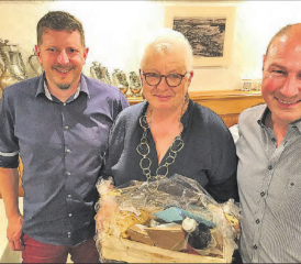 Generalversammlung des Rickenbacher Kulturforums: Präsident Thomas Wyss (r.) mit Susanne Müller und Nico Negri (Neumitglied). Esther Negri fehlt auf dem Bild. (Bild: Li.)