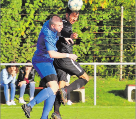 Starke, aber glücklose Leistung des Menzo-Teamseniors Abdullah Naserizadeh. Hier gewinnt er das Kopfballduell gegen HNK-Innenverteidiger Turcin. (Bild: -hhe-)