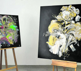 Die Bilder «Gladiator» (links) und «True Love» (rechts) haben sich die Gewinner ausgesucht. Die Titel der Gemälde passen zur Geschichte der jeweiligen Empfänger. (Bilder: zVg.)