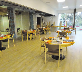 Dynamik macht keinen Halt vor dem Alter: Das Alters- und Pflegeheim Unteres Seetal steht mitten im Umbauprozess, im Bild der Mehrzweckraum. (Bilder: zVg.)