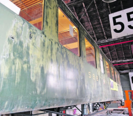 Der Personenwagen Bi 7714 aus den 50er Jahren wird umfassend renoviert.