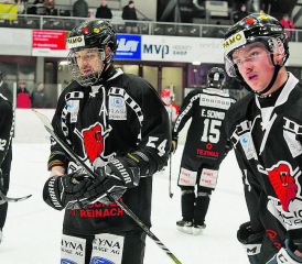 Bedient … die Red Lions, hier mit Jan Schwitter, Marco Vogt und Luca Tresch (v.l.), bezogen gegen Bellinzona eine deutliche Niederlage. (Bild: Roland Jaus)