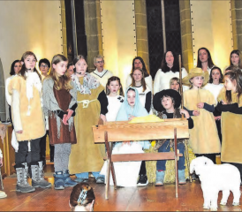 Sie waren zuerst bei der Krippe: Die Hirten auf dem Felde bekamen die frohe Botschaft und machten sich auf den Weg, nicht ohne neugeborene Lämmer. (Bild: Frieda Steffen)