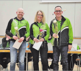 Wurden geehrt: Christian Hohl (links), Nadine Steiner (Mitte) und Beat Steiner (rechts). Beat Steiner war 16 Jahre lang Vereinspräsident von Satus Gränichen. (Bilder: zVg.)