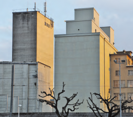 Blick ins Mühleareal: Geht es nach den Initianten von «Nein zur Überbauung der Hegmatte», soll zuerst an dieser Stelle gebaut werden und vor allem Arbeitsplätze entstehen. (Bild: rc.)