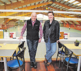 Die Organisatoren Martin Sollberger (l.) und Cris Regez freuen sich auf 40 Aussteller, 30 Marken, 157 Autos, 10 Foodtrucks und viele Besucher. (Bild: zVg.)