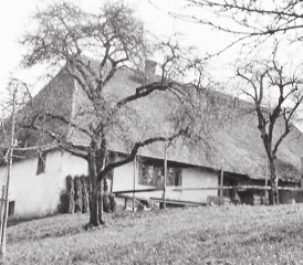 Im Frühjahr 1782 wütete eine Feuersbrunst in Dürrenäsch: 24 Häuser mit 47 Haushaltungen lagen danach in Schutt und Asche. Bild: Altes Bauernhaus in Dürrenäsch, bereits mit Ziegldach. (Bild: zVg.)