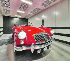 Autoaufzug für die Oldtimer-Sammlung von Ernst Brunner, Teufental. (Bilder: zVg.)