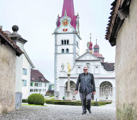 «Es geht um Glauben und Vertrauen»: Harald Eichhorn, Propst des Stifts Beromünster. Die Stiftskirche, St. Michael geweiht, ist die Luzerner Pilgerkirche des Bistums Basel im Heiligen Jahr. (Bild: Dominik Thali)
