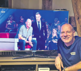 Doppelter Auftritt während der Primetime am Samstagabend: Hannes Roth im Studio und bei sich zu Hause in Schmiedrued.