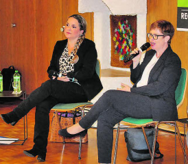Bildungs-Podium in Holziken: (v.l.) Moderator Rolf Cavalli mit Martina Bircher, Ruth Müri und Beat Flach. (Bild: masu.)