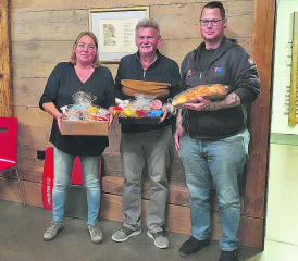 Glückliche Gewinner beim Plauschjassen in der Chileschüür. (Bild: zVg)