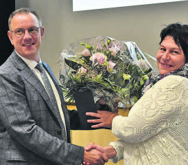 Verabschiedung aus dem Dürrenäscher Gemeinderat: Vroni Merz verliess das Gremium aus familiären Gründen. (Bild: hg.)