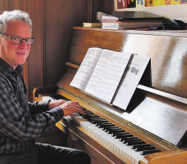 Etwas Neues versuchen: Dirigent Andreas Pauli startet mit dem Beinwiler Männerchor erstmals ein Konzert in Projektform, es trägt den Titel «Vätertag». (Bild: mars.)