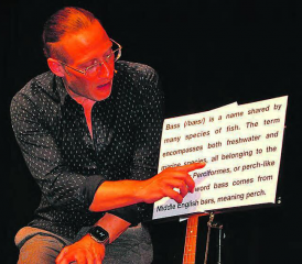 Dani Ziegler begeisterte das Publikum im Forum instrumental wie auf dem Kochherd. (Bild: hh)