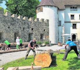 Das Leben im Hochmittelalter: An vier Wochenenden im Juli kann man im Schloss Hallwyl ins Mittelalter eintauchen, die Vorbereitungen dazu laufen auf Hochtouren. (Bild: zVg.)