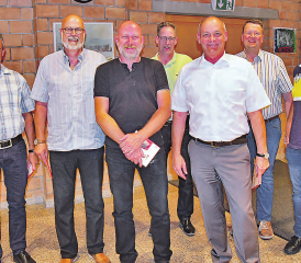 Sechs Vorstandsmitglieder und der Verabschiedete: Herbert Fischer, Roland Frei, Erich Hunziker, Heinz Sommerhalder, Präsident Daniel Zünd, Daniel Wehrli und Markus Gabriel (v. l.), nicht auf dem Bild der neu in den Vorstand gewählte Herbert Räbmatter. (Bild aw.)