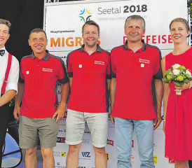 An der Siegerehrung: Das Siegertrio der Männerriege Rickenbach mit Zef Gjini, Michael Hofmann, Heinz Habermacher. (Bild: zVg.)