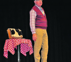 Veri brachte in seiner «UniVerität» vieles auf den Punkt: Man hatte Bauchweh vor Lachen, doch auf dem Heimweg wurde manch einer nachdenklich! (Bild: hh)