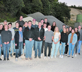 Jungbürgerfeier für die Jahrgänge 2002 und 2003 in der Kiesgrube: Der Gemeinderat wird den angenehmen Abend in guter Erinnerung behalten. (Bild: zVg.)