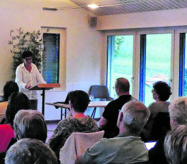 Yvonne Thöny veranschaulichte die Aufgaben der KESB auf sympathische und einfühlsame Weise. (Bild: eh.)