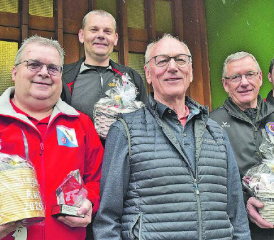 Der Organisator mit den vier besten Schützen des Röbi-Wüest-Cups: (v.l.) Sieger Renato Kissling, Dieter Grossen, Robert Wüest, Alfred Hostettler und Thomas Vock. (Bilder: wr)