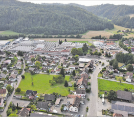 Soll zu einem schönen Ort werden: Das Injecta-Areal (im Hintergrund) wird umgezont. (Bild: Nick Schaffner)