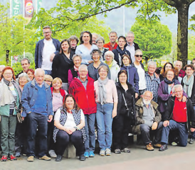Vereinsreise der Theatergesellschaft Beinwil am See: Erinnerungsbild der Reisegruppe beim Zwischenhalt in der Raststätte Heidiland. (Bild: zVg.)
