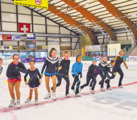 In den Startlöchern für die schnellen Runden: Die Mitglieder des ECM sammelten am «Skateathon» im Reinacher Moos Geld für ihren Club. (Bilder: zVg.)
