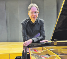Begeisterte das Publikum: Der Pianist Teemu Holma konzertierte in der Aula Gränichen. (Bild: zVg.)