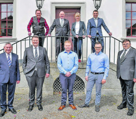 Für die Wahlen im Herbst nominiert: (hinten v.l.) Christian Merz (bisher), Bruno Rudolf (bisher), Barbara Borer-Mathys (neu), Manuel Kaspar (bisher), (vorne v.l.) Hans Nöthiger (Bezirksrichter), Daniel Wehrli (bisher), Michi Bättig (neu) Joel Zeberli (neu), und Bruno Ritter (neu). Es fehlt: Barbara Weber-Müller. (Bild: Gerry Frei)