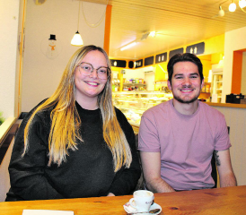 Gelungener Start: Marinela Jaksic und Manuel Kuch freuen sich auf die kommenden Aktivitäten der Jugendarbeit Beinwil am See-Birrwil. (Bild: grh)