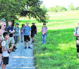Seine Liebe zur Natur teilt Peter Wyss gerne. Je mehr die Menschen fragen, umso besser. (Bild: grh)