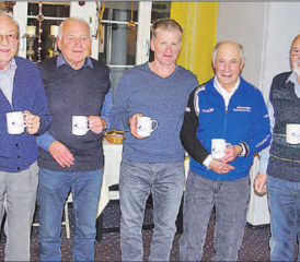 Die fünf fleissigsten Turnstundenbesucher erhielten ein Präsent (v.l.): Urs Zingg, Erhard Aebersold, Hans Williner, Peter Graf und Beat Fritschi. (Bild: zVg.)