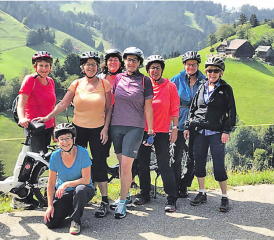 Die Velogruppe des Frauenturnvereins Leutwil freute sich an der Tour mit den schnellen E-Bikes. (Bild: zVg.)