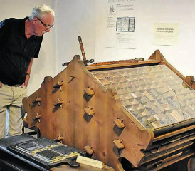 Szenen aus längst vergangenen Tagen: Das Schlossmuseum lädt in eine rekonstruierte Druckerstube ein. (Bilder: hg.)