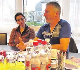 Das Ehepaar Kesselring vom Talbach-Hof in Gränichen informierte über die Therapie mit Tieren. (Bild: zVg.)