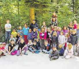 Klettern und Spielen im Wald: 43 grosse und kleine Kinder im Alter von 5 bis 11 Jahren erprobten Ihren Mut oder entdeckten ihn neu. (Bilder: zVg.)