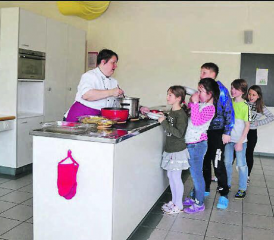 Zum bestehenden Mittagstisch und der Hausaufgabenhilfe bietet die Schule Gontenschwil seit Februar auch ein schulergänzendes Betreuungsangebot an. (Bilder: zVg.)
