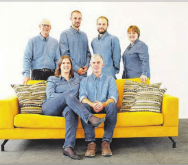 Lädt am Wochenende zur Herbst- und Winterausstellung ein: Das Team vom Möbelhaus Comodo in Dürrenäsch. (Bild: zVg.)