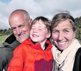 Das international erfolgreiche Fotografenpaar Mathias Braschler und Monika Fischer mit Sohn Elias. (Bilder: Braschler/Fischer)