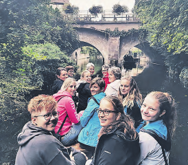 TV Rickenbach auf Reisen: Mit einer Barke ging es durch die Fluss-Kanäle in Colmar. (Bild: zVg.)