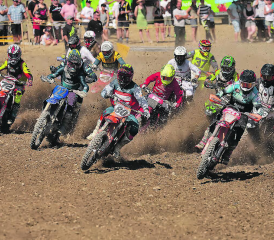 Das «Holeshot Race» brachte Spannung und attraktive Starts im Minutentakt: Immer voraus war der Fahrer mit der Nummer 80 auf seiner Maschine: Pascal Friedli sicherte sich die lukrative Prämie. (Bilder: Remo Conoci)