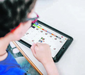 Hilfsmittel und Schulungen helfen beim Umsetzen: Auch die Heilpädagogischen Schulen der Stiftung Schürmatt folgen im neuen Schuljahr dem Lehrplan 21. (Bild: zVg.)